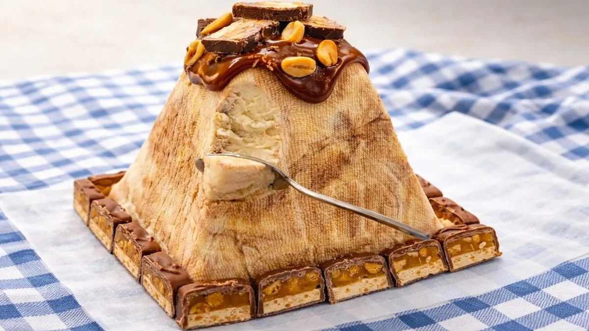 Domowy sernik a’la Snickers: bez pieczenia i z idealną konsystencją