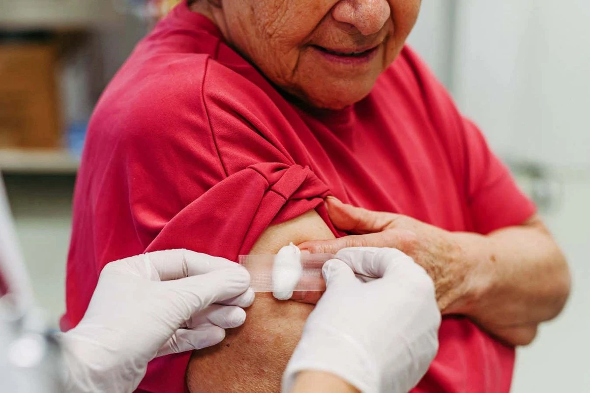 Dlaczego warto używać nici dentystycznej częściej niż tylko przed wizytą u stomatologa