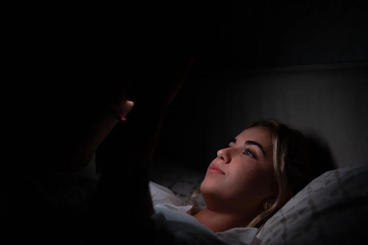 Dlaczego warto wyłączać Wi-Fi w telefonie przed snem: trzy realne powody