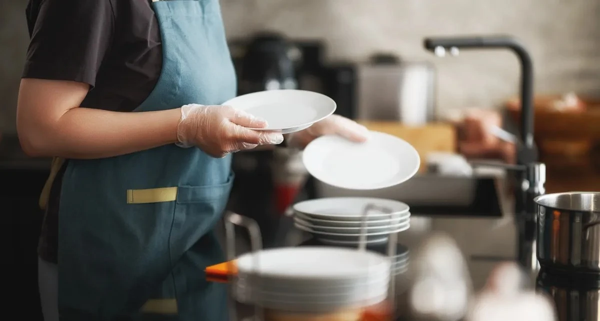 Dlaczego niektórzy Niemcy nie płuczą naczyń po umyciu? Nawyki, które oszczędzają wodę