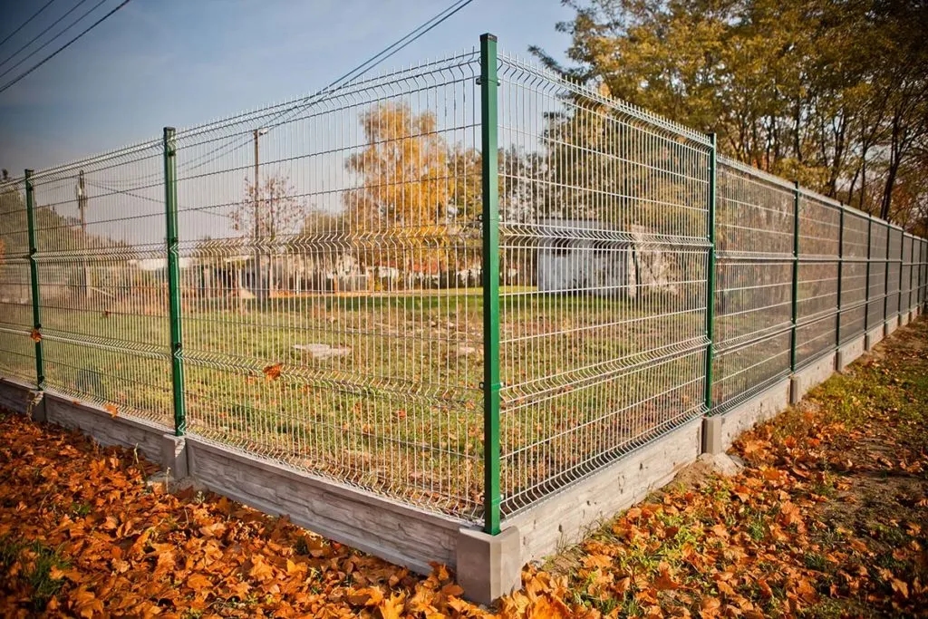 Jaka odległość między słupkami ogrodzenia panelowego? Poradnik