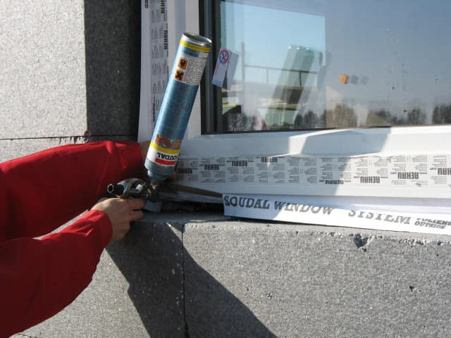 Jaka pianka do okien? Najlepsza na rynku - porównanie i wybór