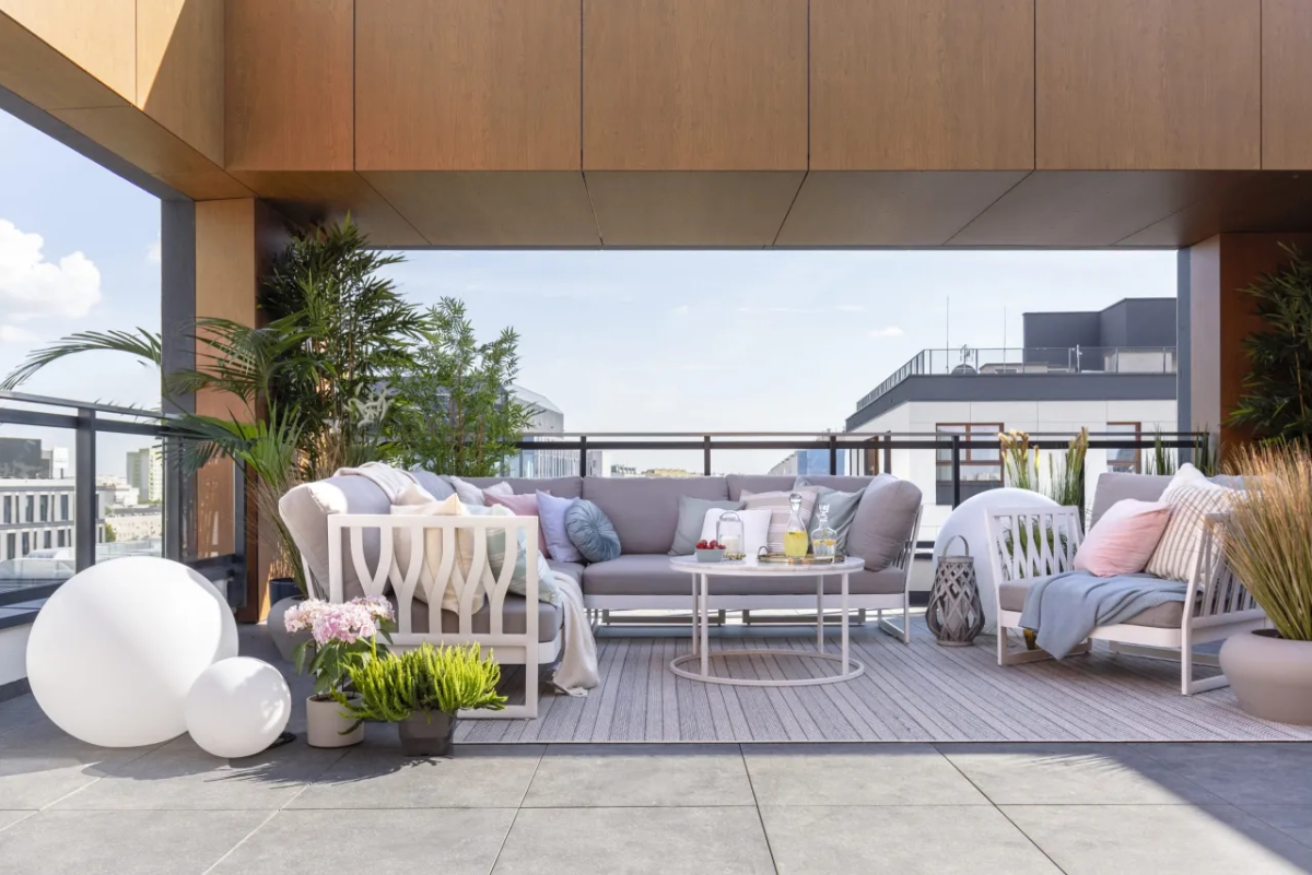 Co na taras i balkon: 15 inspirujących pomysłów na aranżację