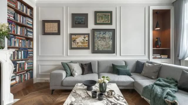 Co powiesić nad kanapą w salonie? 10 inspirujących pomysłów