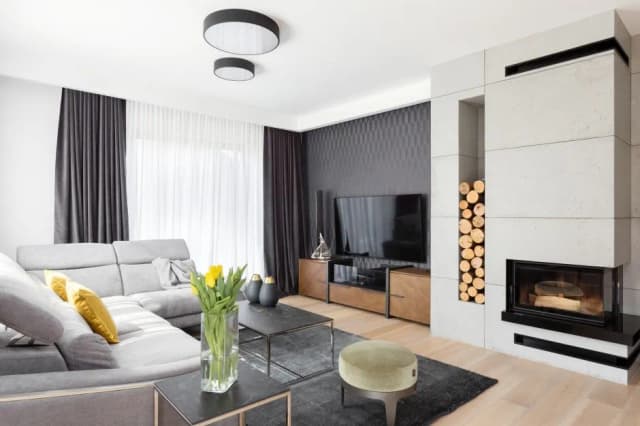 Jak zaaranżować ścianę w salonie: 10 inspirujących pomysłów