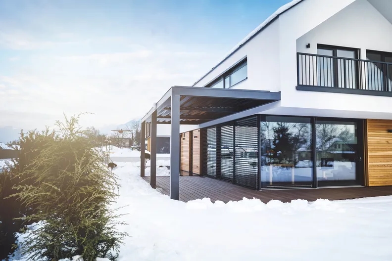 Czy można robić elewację zimą? Poznaj możliwości i wyzwania