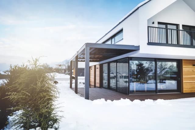 Czy można robić elewację zimą? Poznaj możliwości i wyzwania