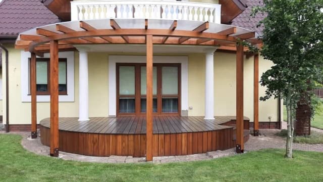 Czy taras na gruncie wlicza się do powierzchni zabudowy? Wyjaśniamy