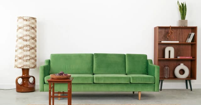 Jak urządzić salon ze starymi meblami: 7 inspirujących pomysłów