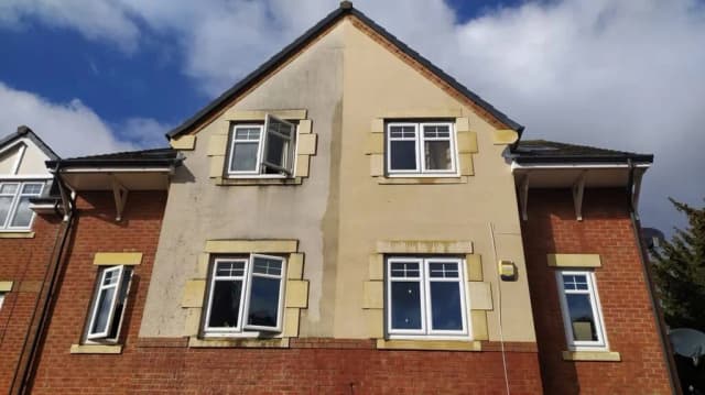 Jak skutecznie zmyć jajko z elewacji: 8 sprawdzonych metod