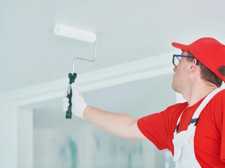 Jak malować sufit od okna czy do okna: Najlepsze techniki i porady