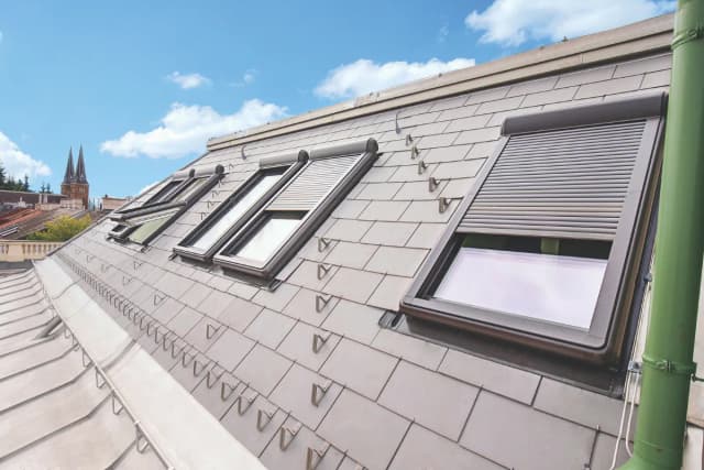 Najlepsze rolety do okien dachowych Fakro - rodzaje i porównanie