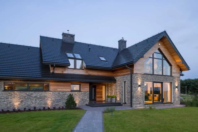 Jaka elewacja do czarnego dachu i okien orzech? 5 najlepszych opcji