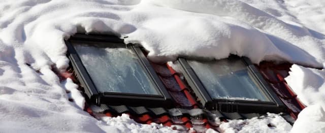 Jak usunąć sztuczny śnieg z okna - 5 skutecznych metod czyszczenia