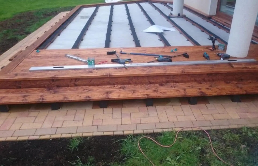 Jak zakończyć brzeg tarasu? 5 skutecznych metod i materiałów