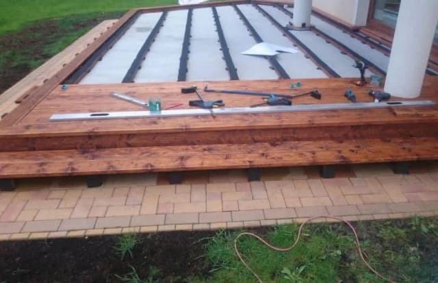 Jak zakończyć brzeg tarasu? 5 skutecznych metod i materiałów