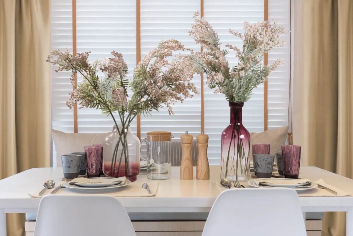 Jak elegancko udekorować stół w salonie na co dzień - 5 porad